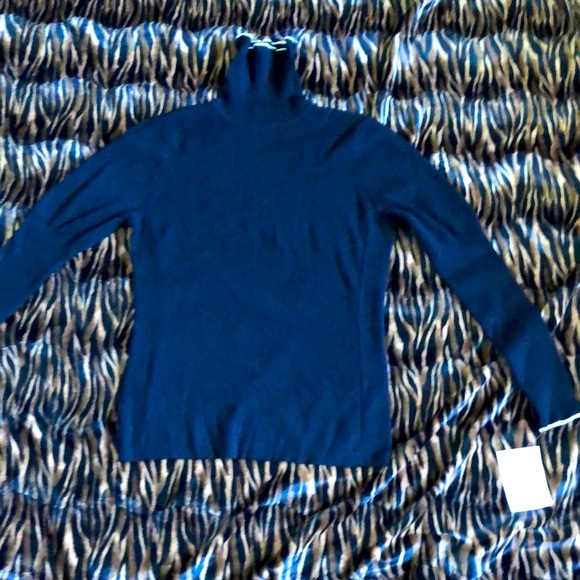 Sweater - Picture 1 of 4